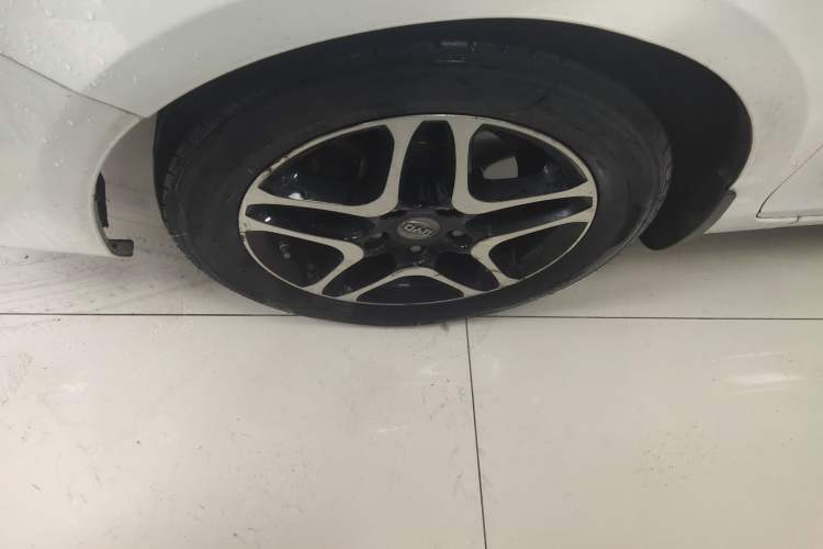Used BYD G5 2014 1.5TID Automatic Flagship Model Left Front Wheel Hub