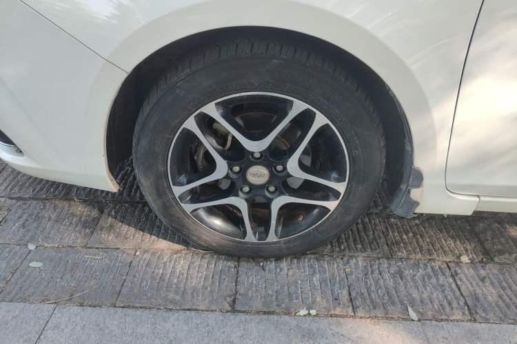 Used BYD G5 2014 1.5TID Automatic Prestige Model Left Front Wheel Hub