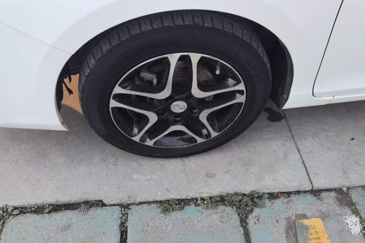 Used BYD G5 2014 1.5TID Automatic Prestige Model Left Front Wheel Hub