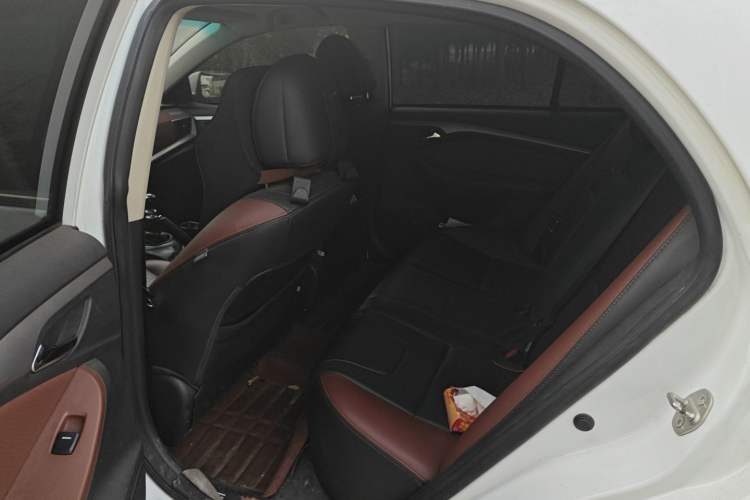 Used BYD G5 2014 1.5TI Manual Flagship Edition Left Rear Seat