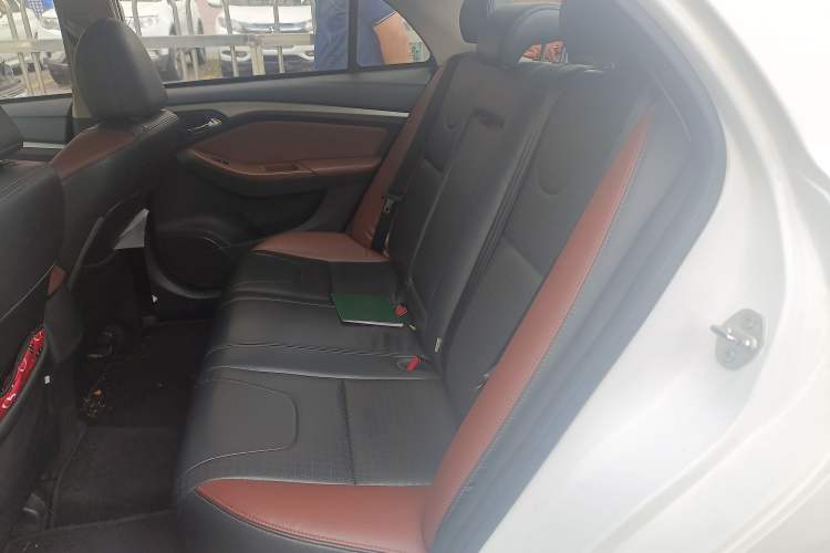 Used BYD G5 2014 1.5TID Automatic Flagship Model Left Rear Seat