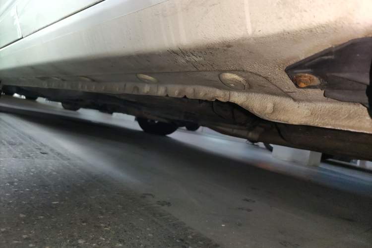 Used BYD G5 2014 1.5TID Automatic Prestige Model Left Side Sill