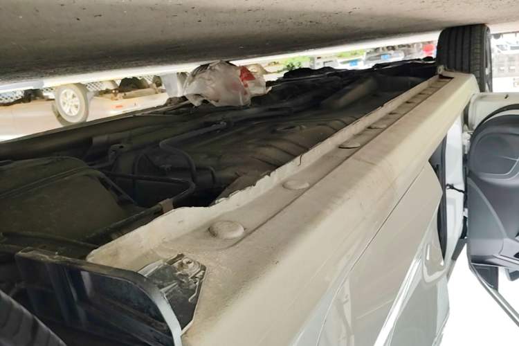 Used BYD G5 2014 1.5TID Automatic Prestige Model Left Side Sill