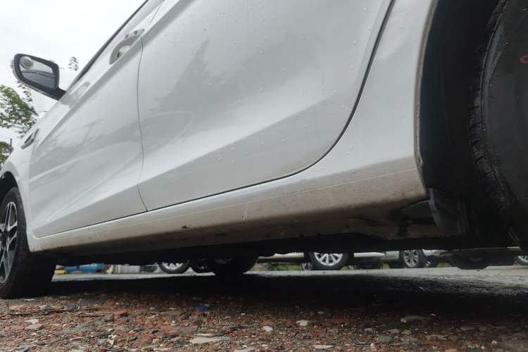Used BYD G5 2014 1.5TID Automatic Prestige Model Left Side Sill