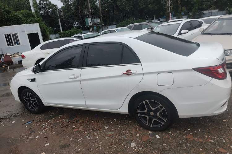 Used BYD G5 2014 1.5TID Automatic Prestige Model Left Side