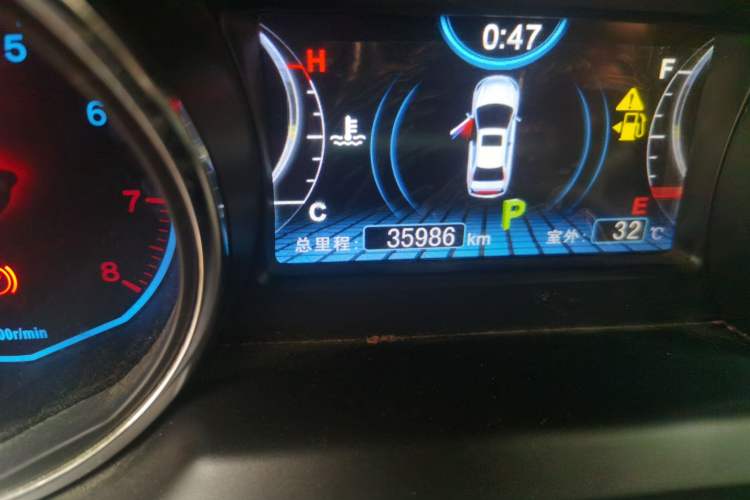 Used BYD G5 2014 1.5TID Automatic Flagship Model Odometer Close Up