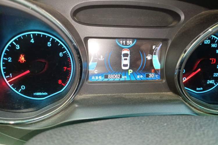 Used BYD G5 2014 1.5TID Automatic Prestige Model Odometer Close Up
