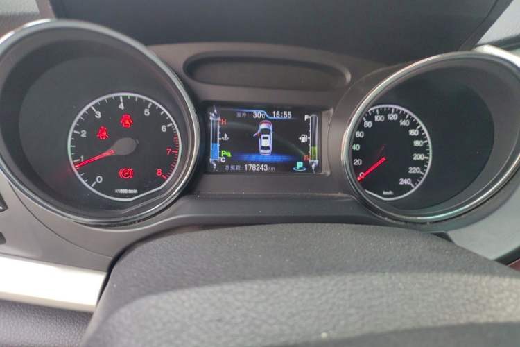 Used BYD G5 2014 1.5TID Automatic Flagship Model Odometer Close Up