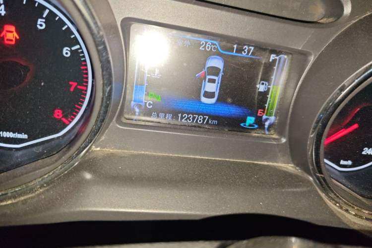 Used BYD G5 2014 1.5TID Automatic Prestige Model Odometer Close Up