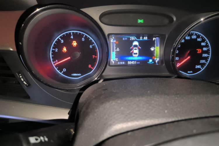 Used BYD G5 2014 1.5TID Automatic Prestige Model Odometer Close Up