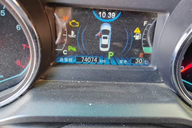 Used BYD G5 2014 1.5TID Automatic Prestige Model Odometer Close Up