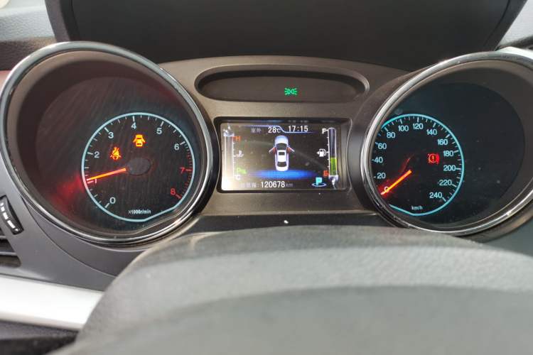 Used BYD G5 2014 1.5TID Automatic Prestige Model Odometer Close Up