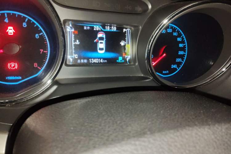 Used BYD G5 2014 1.5TID Automatic Flagship Model Odometer Close Up