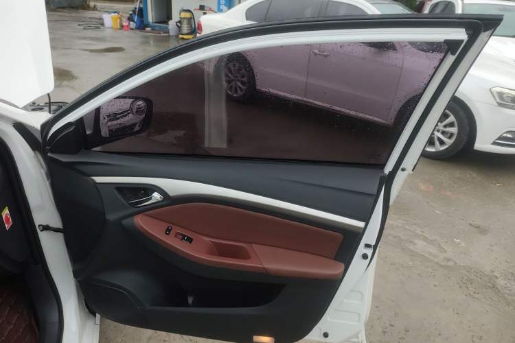 Used BYD G5 2014 1.5TID Automatic Prestige Model Right Front Door Interior