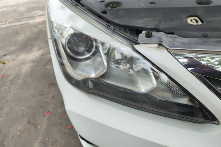 Used BYD G5 2014 1.5TID Automatic Prestige Model Right Front Headlight