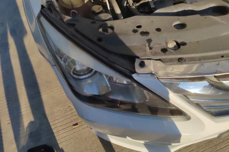 Used BYD G5 2014 1.5TI Manual Luxury Edition Right Front Headlight