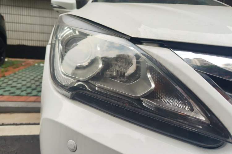 Used BYD G5 2014 1.5TID Automatic Flagship Model Right Front Headlight