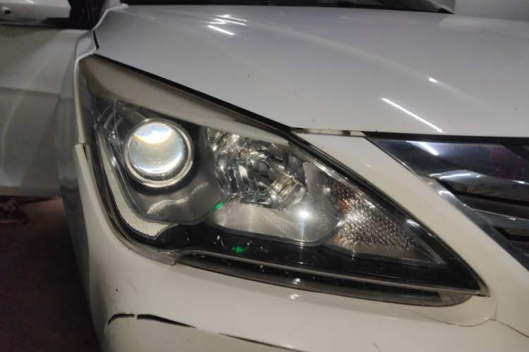 Used BYD G5 2014 1.5TID Automatic Prestige Model Right Front Headlight