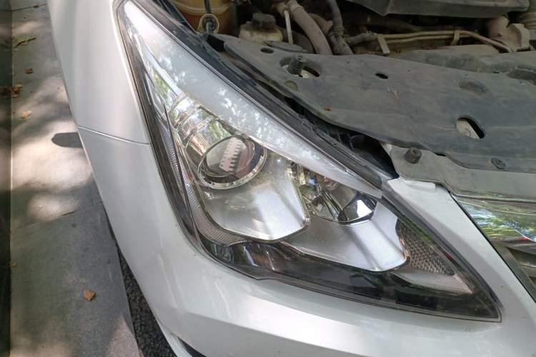 Used BYD G5 2014 1.5TID Automatic Prestige Model Right Front Headlight