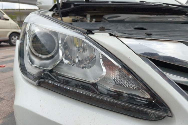 Used BYD G5 2014 1.5TID Automatic Prestige Model Right Front Headlight