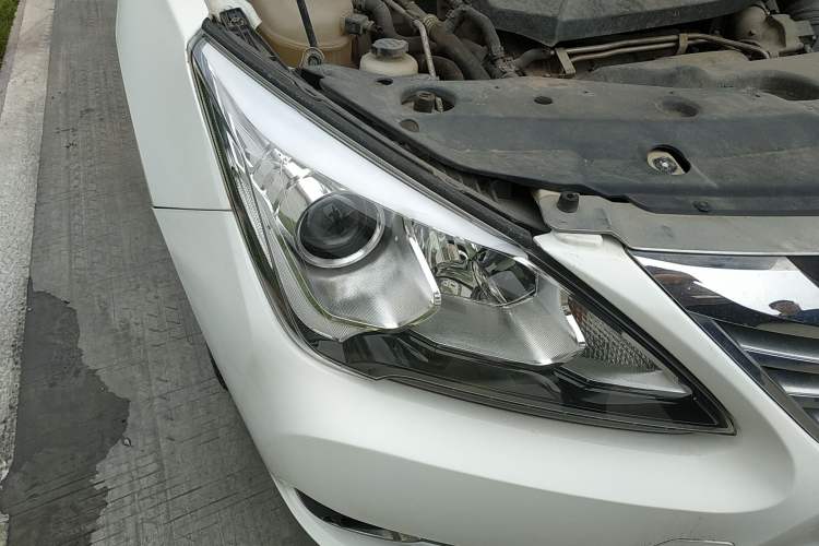Used BYD G5 2014 1.5TI Manual Luxury Edition Right Front Headlight