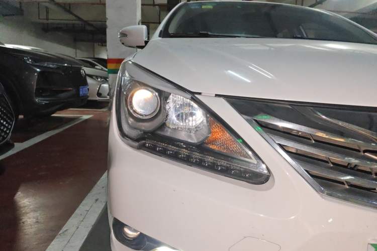 Used BYD G5 2014 1.5TID Automatic Prestige Model Right Front Headlight