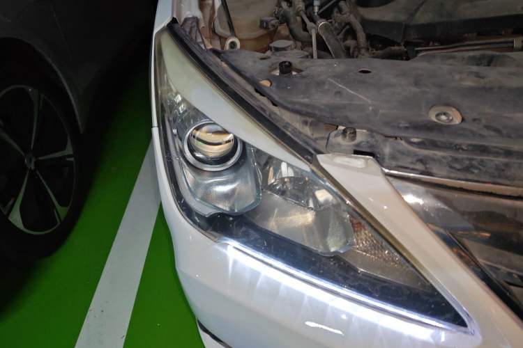 Used BYD G5 2014 1.5TID Automatic Prestige Model Right Front Headlight