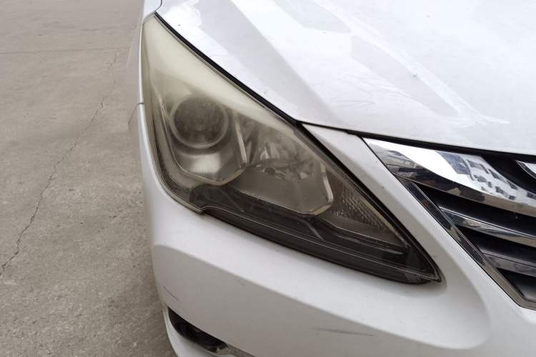 Used BYD G5 2014 1.5TID Automatic Prestige Model Right Front Headlight