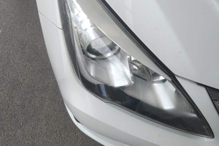 Used BYD G5 2014 1.5TID Automatic Luxury Version Right Front Headlight