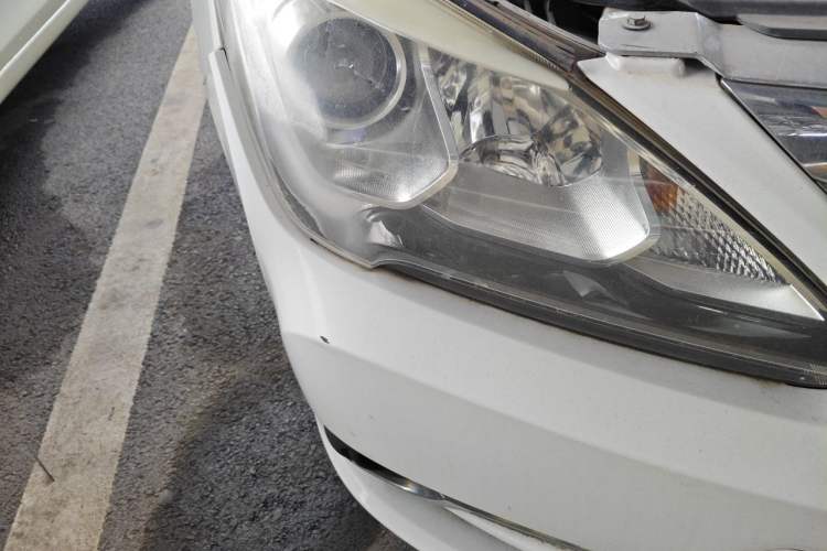 Used BYD G5 2014 1.5TID Automatic Prestige Model Right Front Headlight