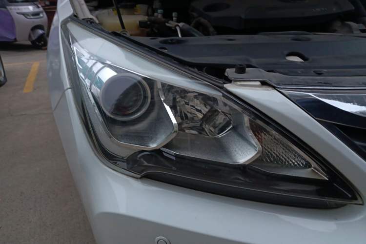 Used BYD G5 2014 1.5TID Automatic Flagship Model Right Front Headlight