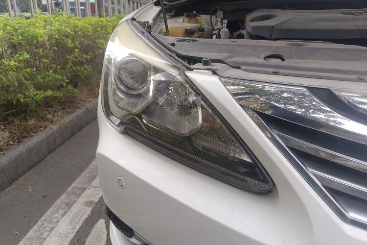 Used BYD G5 2014 1.5TID Automatic Flagship Model Right Front Headlight