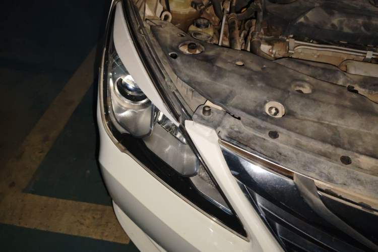 Used BYD G5 2014 1.5TID Automatic Prestige Model Right Front Headlight