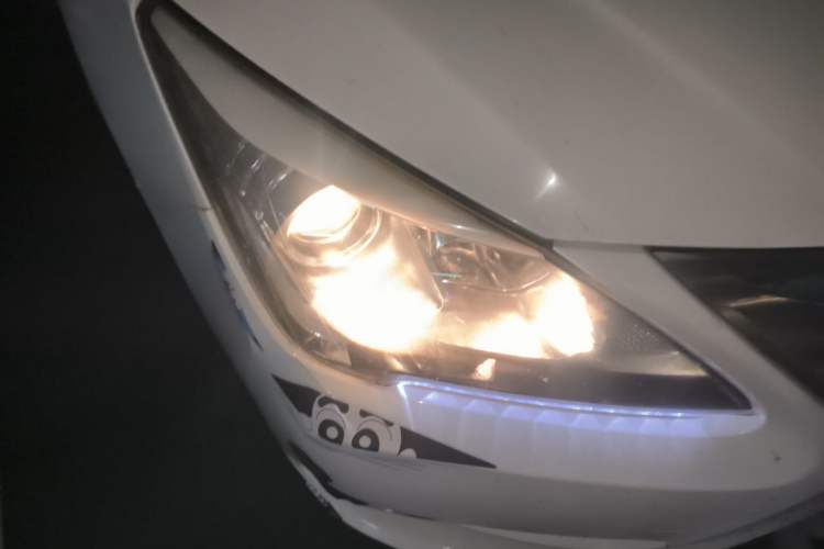 Used BYD G5 2014 1.5TID Automatic Prestige Model Right Front Headlight