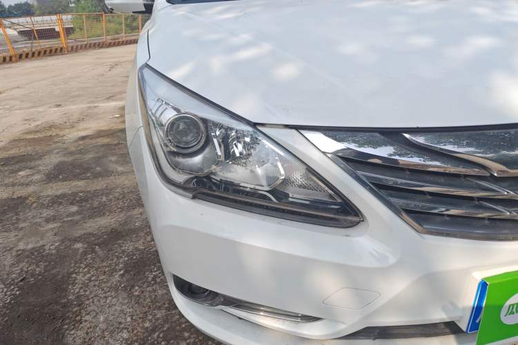 Used BYD G5 2014 1.5TI Manual Luxury Edition Right Front Headlight