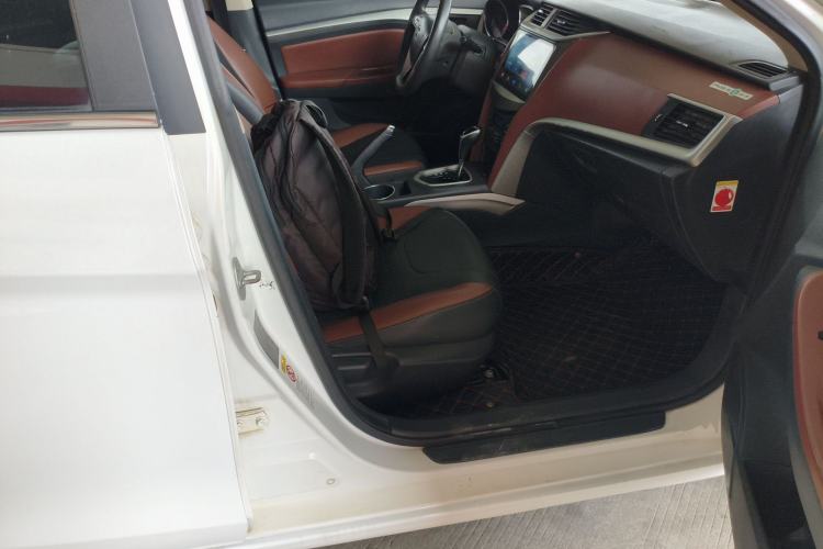 Used BYD G5 2014 1.5TID Automatic Prestige Model Right Front Seat