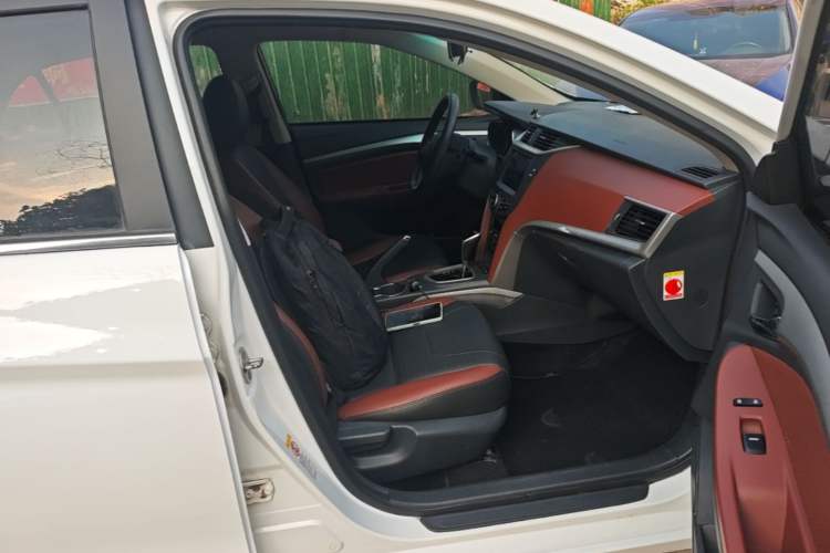 Used BYD G5 2014 1.5TID Automatic Prestige Model Right Front Seat