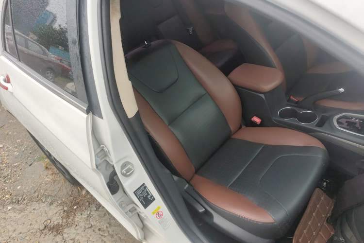 Used BYD G5 2014 1.5TID Automatic Prestige Model Right Front Seat