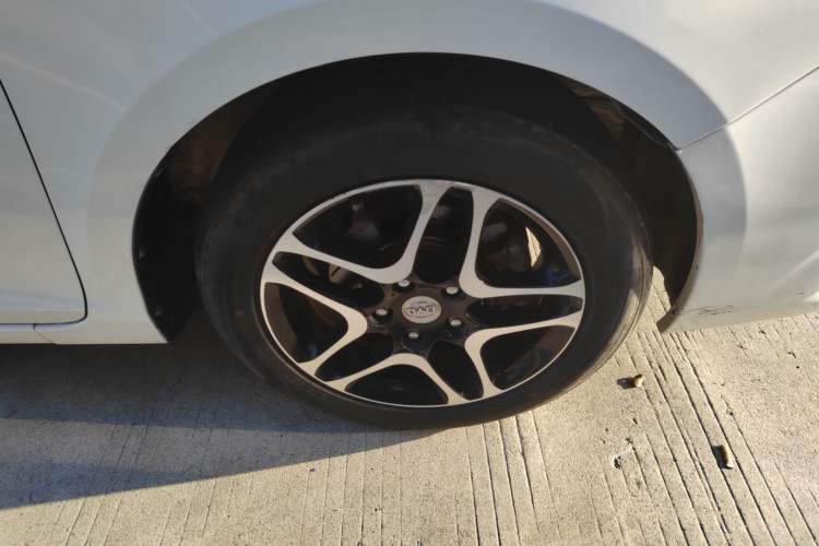 Used BYD G5 2014 1.5TI Manual Luxury Edition Right Front Wheel Hub