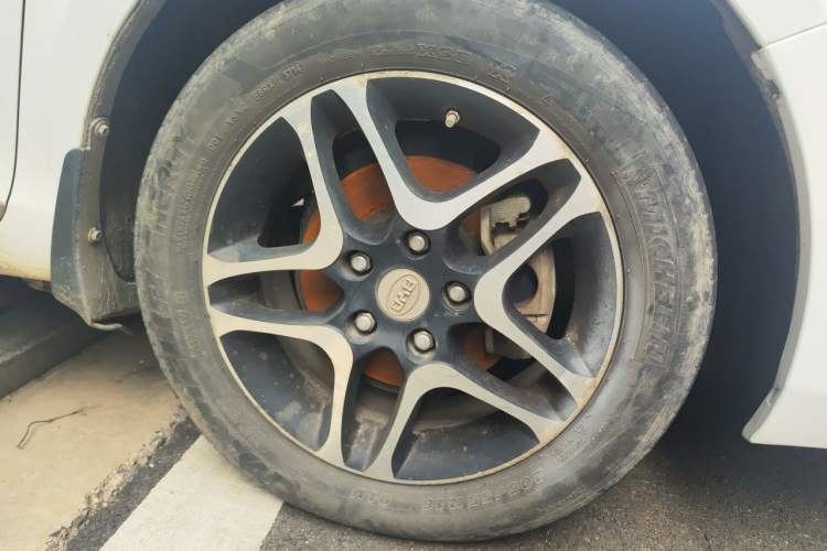 Used BYD G5 2014 1.5TID Automatic Flagship Model Right Front Wheel Hub