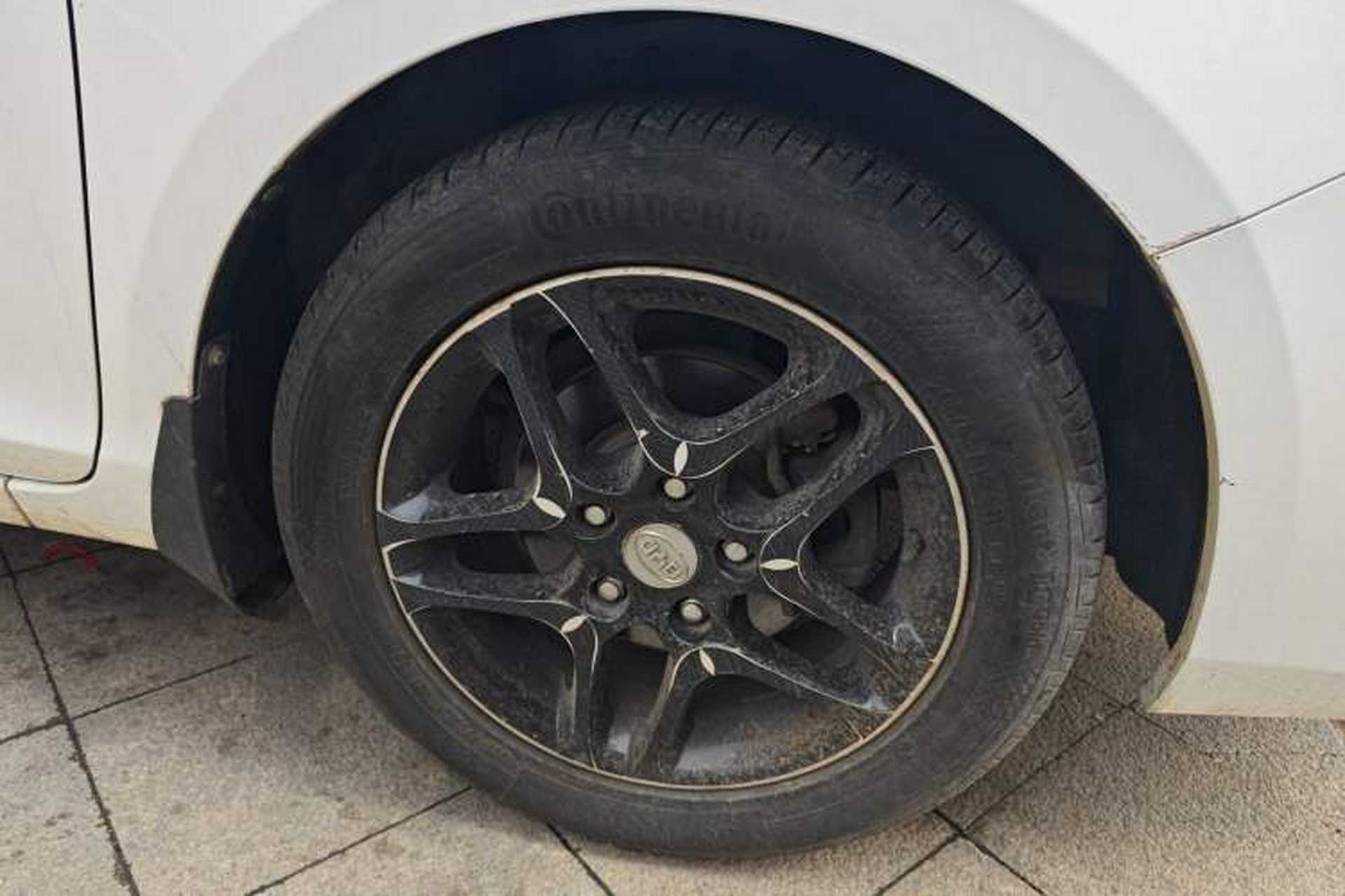 Used BYD G5 2014 1.5TI Manual Luxury Edition Right Front Wheel Hub