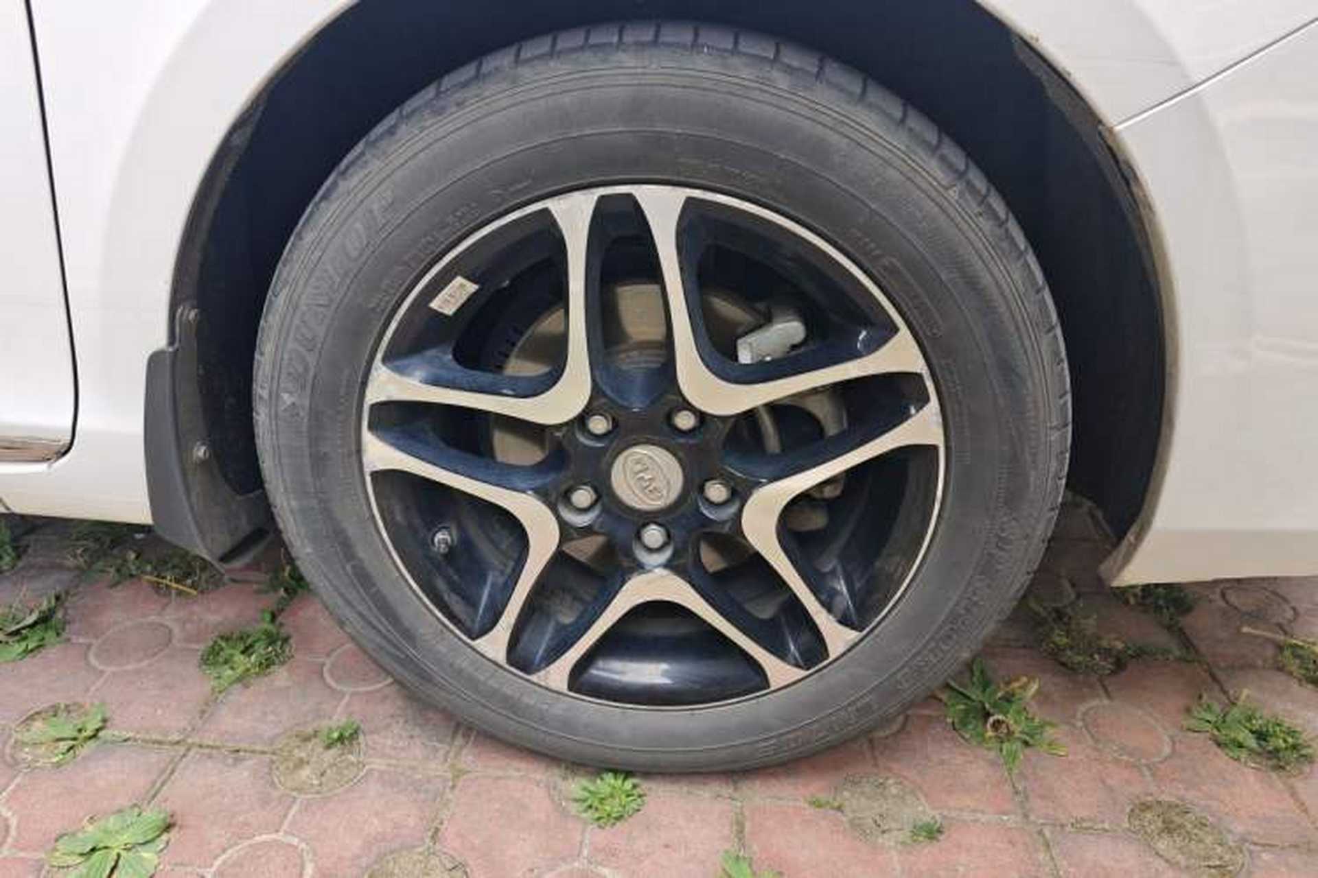 Used BYD G5 2014 1.5TID Automatic Flagship Model Right Front Wheel Hub