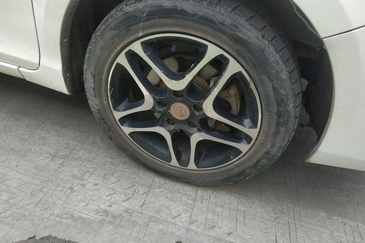 Used BYD G5 2014 1.5TI Manual Luxury Edition Right Front Wheel Hub