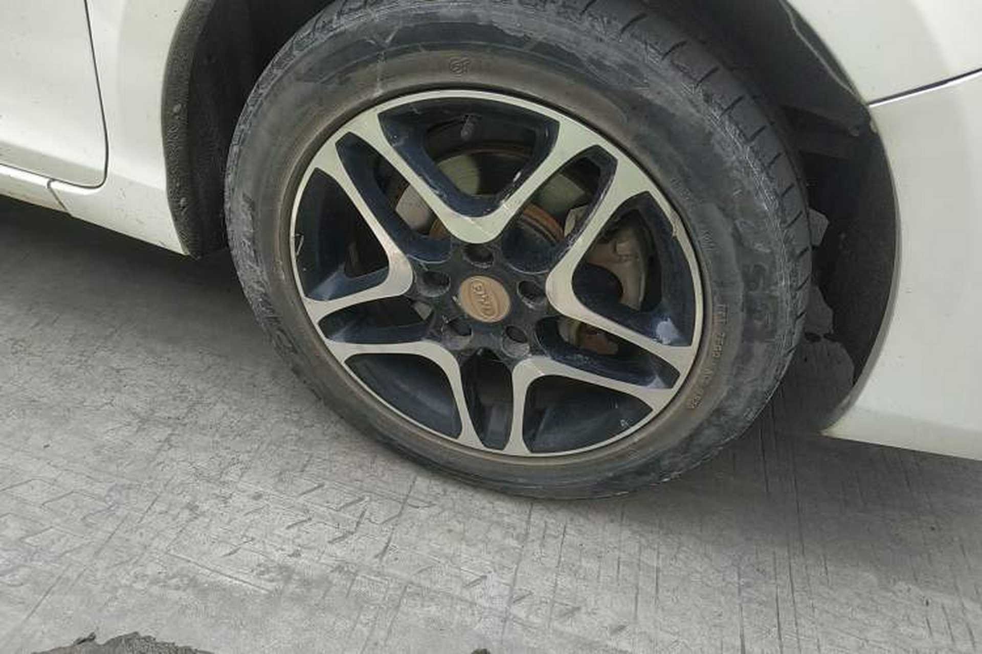 Used BYD G5 2014 1.5TI Manual Luxury Edition Right Front Wheel Hub