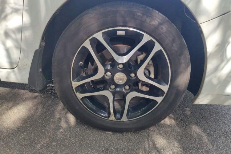 Used BYD G5 2014 1.5TID Automatic Flagship Model Right Front Wheel Hub