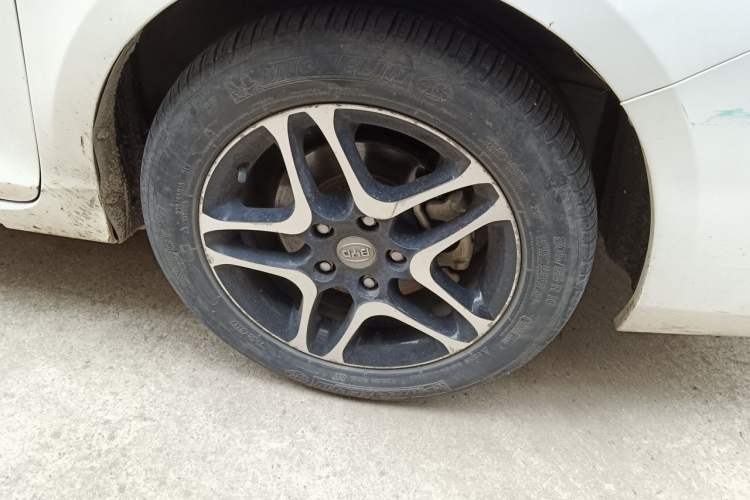 Used BYD G5 2014 1.5TID Automatic Prestige Model Right Front Wheel Hub