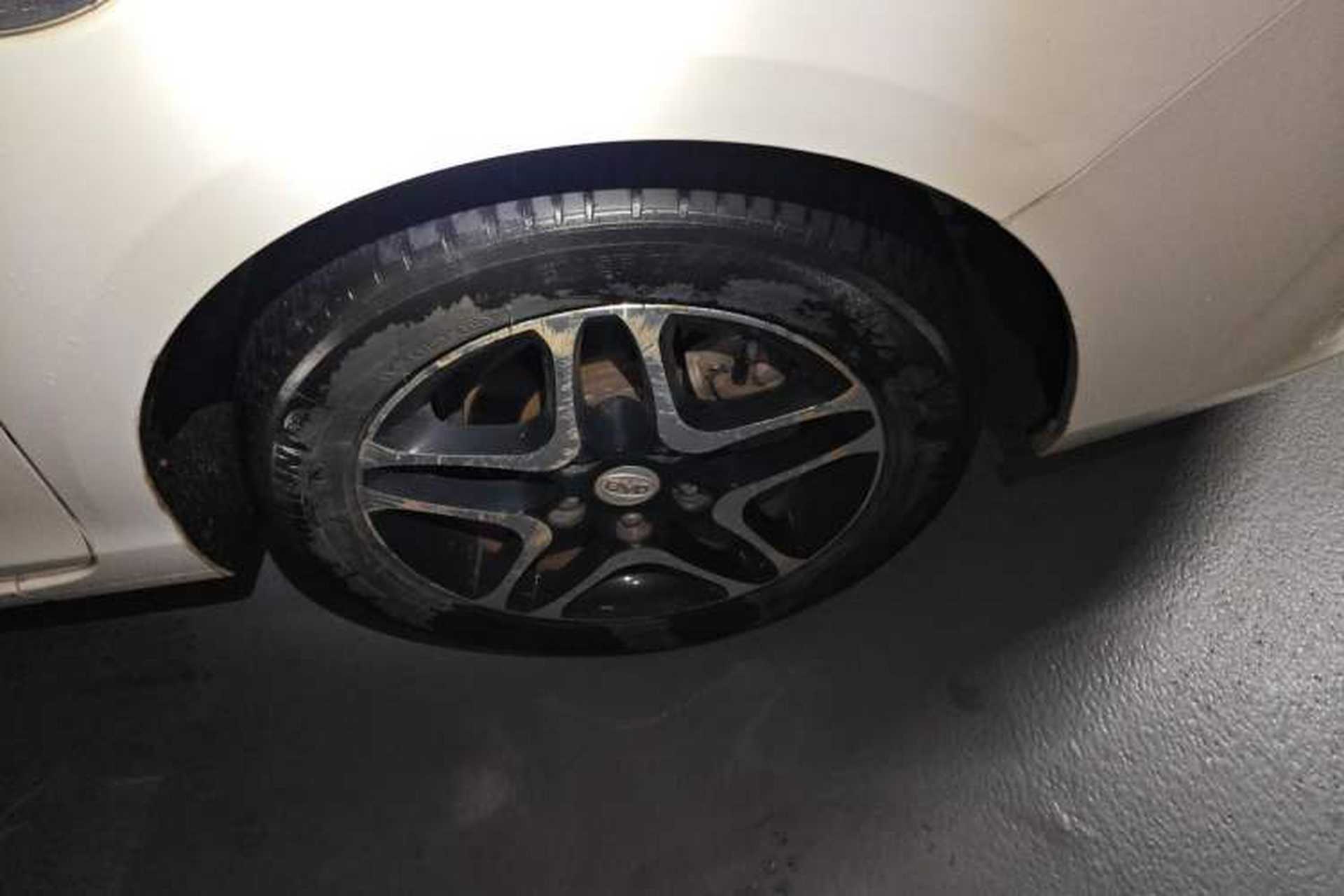 Used BYD G5 2014 1.5TID Automatic Prestige Model Right Front Wheel Hub