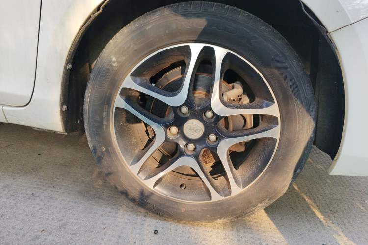 Used BYD G5 2014 1.5TI Manual Luxury Edition Right Front Wheel Hub