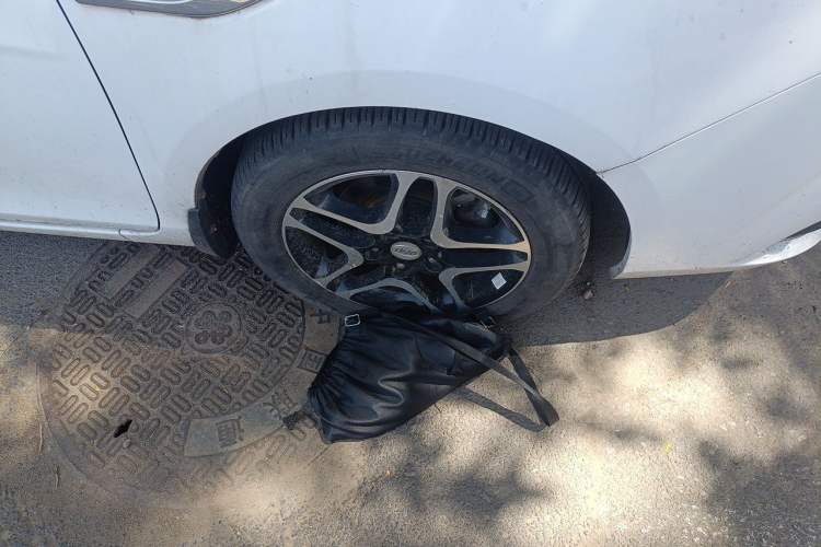 Used BYD G5 2014 1.5TID Automatic Flagship Model Right Front Wheel Hub