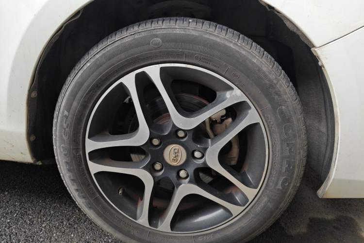 Used BYD G5 2014 1.5TID Automatic Prestige Model Right Front Wheel Hub